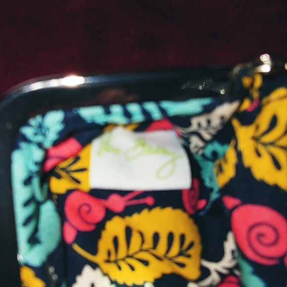 Vera Bradley coin purse with kiss lock closure - Picture 3 of 5
